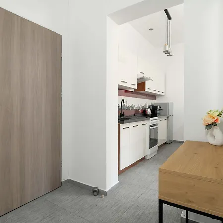 Modern Near Mtp By Renters * Posen